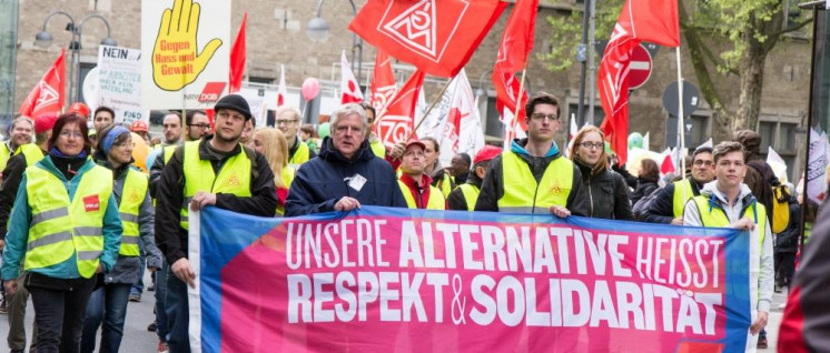 Über 10000 Menschen demonstrierten gegen den AfD-Parteitag in Köln 2017 (Bild), in Riesa waren es über 1 000. (Foto: [url=https://commons.wikimedia.org/wiki/File:K%C3%B6ln_stellt_sich_quer_-_Tanz_die_AfD_-2843.jpg]Elke Wetzig[/url])