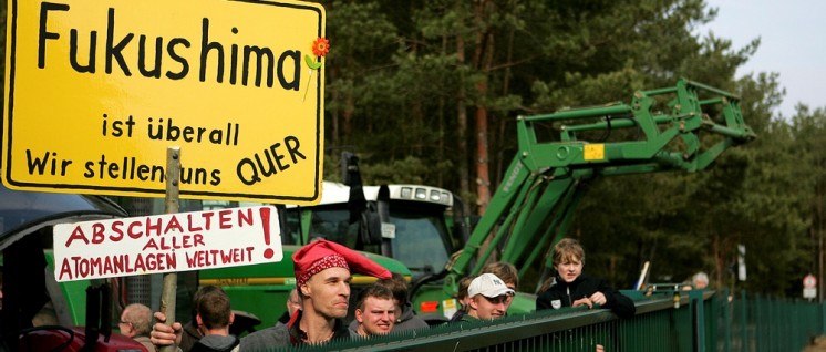 Am Tag der Reaktorkatastrophe von Fukushima (Japan) protestierten 500 Wendländer am und auf dem Gelände des geplanten Endlagers in Gorleben. (Foto: Karin Behr / PubliXviewinG)