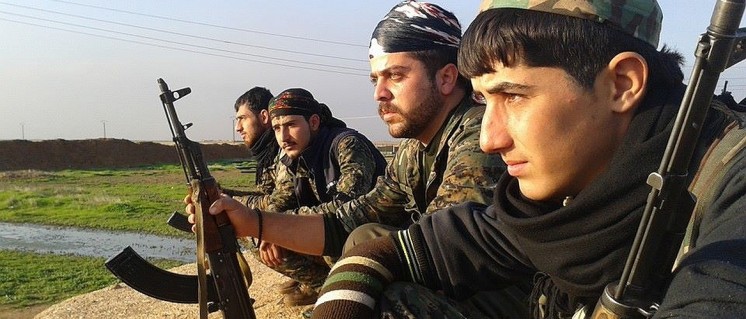 Kämpfer der kurdischen YPG: Im April lieferte sich die YPG in Qamishli Gefechte mit der syrischen Armee. (Foto: kurdishstruggle/flickr.com/ CC BY 2.0 (2))
