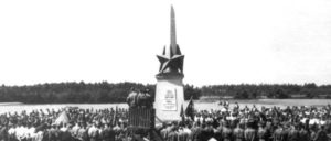 Feier zur Einweihung des Denkmals am 2. Mai 1945 (Foto: UZ-Archiv)