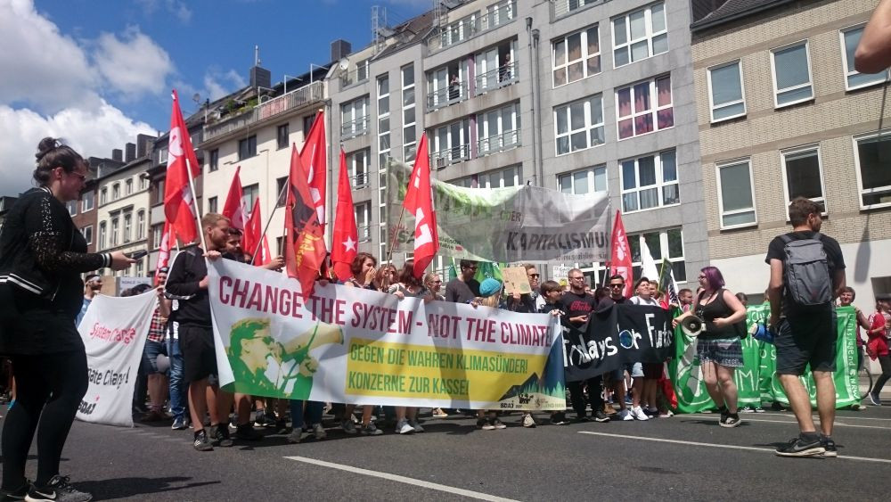 Der Antikapitalistische Block von DIDF, Naturfreundejugend und SDAJ in Aachen