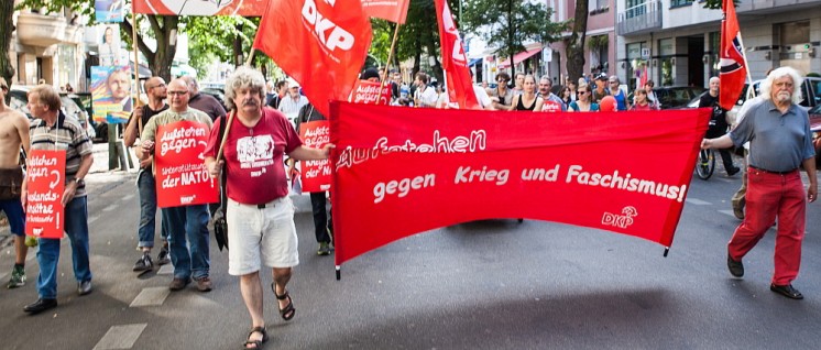 Der Block der DKP bei „Aufstehen gegen Rassismus“