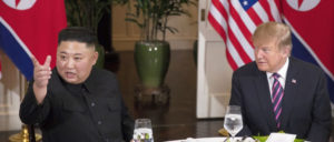 Kim Jong-un und Donald Trump beim Gipfeltreffen in Hanoi (Foto: Official White House Photo by Joyce N. Boghosian)