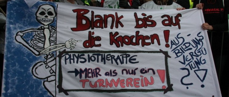 Warnstreik in Düsseldorf. Unter den Tausenden auch Kolleginnen und Kollegen von den Essener Uni-Kliniken. (Foto: Schedelbauer)