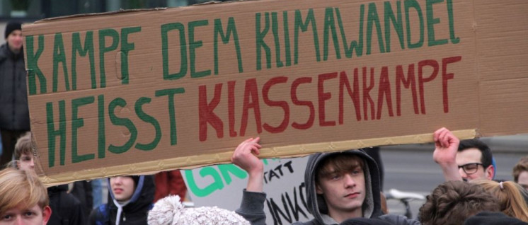 Mobilität nach den Bedürfnissen der Gesellschaft? Nur gegen die Konzerne. Schülerinnen und Schüler beim „Friday for Future“ am 1. Februar in Berlin (Foto: Rudi Denner, r-mediabase.eu)