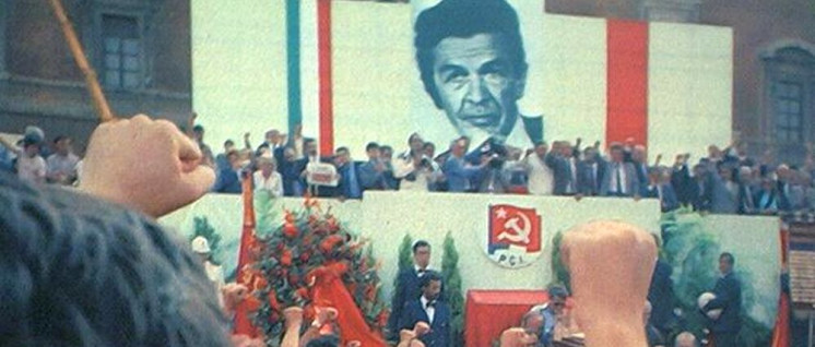 Die Beerdigung Berlinguers wurde zur Massenkundgebung, danach folgte die Sozialdemokratisierung der IKP. (Foto: Public Domain)