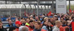 Warnstreik vor dem VW Werk in Zwickau (Foto: Pastierovic/IG Metall)