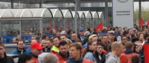 Warnstreik vor dem VW Werk in Zwickau (Foto: Pastierovic/IG Metall)