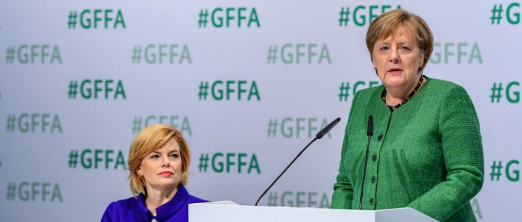 Merkel und Klöckner verteidigen ihre haarsträubende Klimapolitik. (Foto: Messe Berlin GmbH / Volkmar Otto)