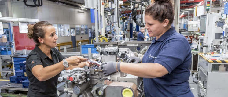 Fertigung von schweren Lkw-Getrieben im Mercedes-Benz Werk Gaggenau (Werkteil Rastatt) (Foto: Daimler AG)