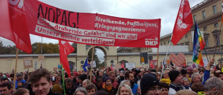 Gegen PAG und AfD. 40 000 Menschen demonstrierten am 3.10. in München gegen den Rechtsruck. (Foto: Christoph Hentschel)