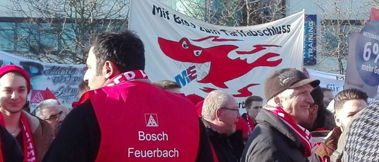 „Mit Biss zum Tarifabschluss“, so die Forderung der IGM-Jugend Bosch Feuerbach bei der Kundgebung am 24. Januar in Feuerbach. Das wird nun umgesetzt. Die Ganztagesstreiks haben begonnen. (Foto: UZ)