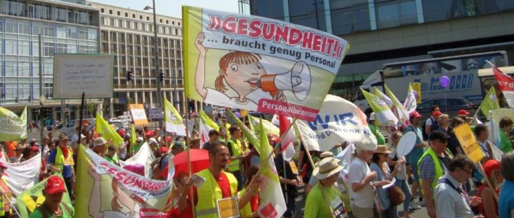2 000 Kolleginnen und Kollegen demonstrierten am 5. Juni in Leipzig für mehr Personal in der Pflege. (Foto: Herbert Münchow)