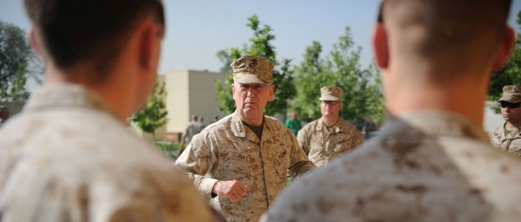 Der „verrückte Hund“ James „Mad Dog“ Mattis ist ein erprobter Kriegstreiber und für den Posten des Verteidigungsministers vorgesehen. (Foto: U.S. Embassy in Kabul)