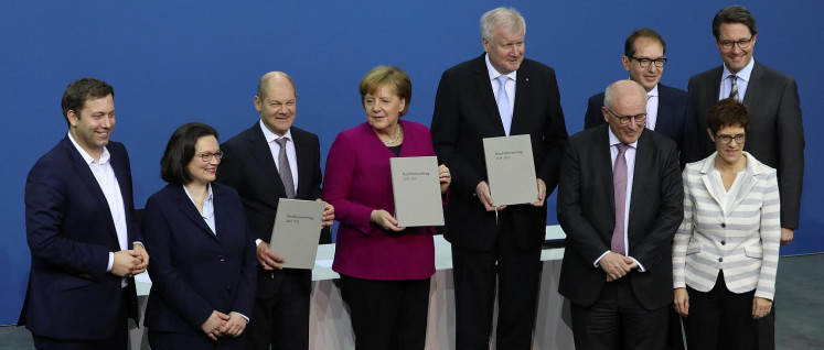 Nach der Unterzeichnung des Koalitionsvertrages (Foto: [url=https://de.wikipedia.org/wiki/Kabinett_Merkel_IV#/media/File:2018-03-12_Unterzeichnung_des_Koalitionsvertrages_der_19._Wahlperiode_des_Bundestages_by_Sandro_Halank%E2%80%93001.jpg]Sandro Halank[/url])