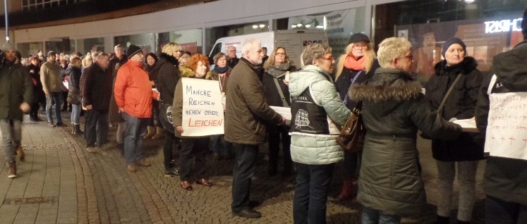 Wöchentliche Demonstration vor der Bottroper Apotheke (Foto: Privat)