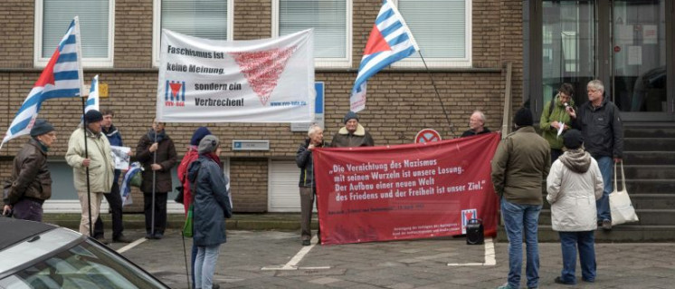 VVN-BdA vor dem lettischen Konsulat in Düsseldorf. (Foto: Jochen Vogler / r-mediabase.eu)