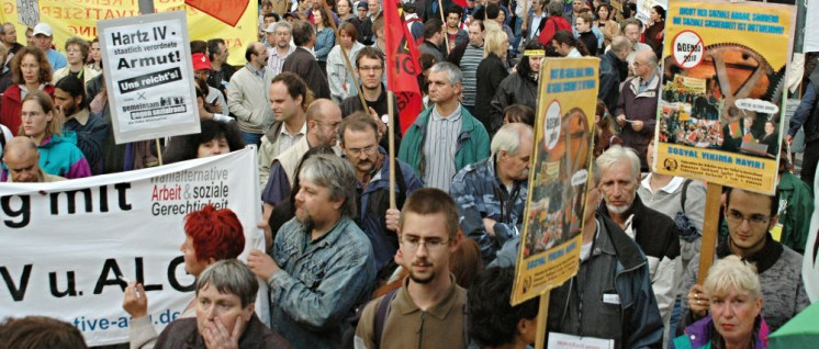 Protestaktion in Köln am 16. April 2015 aus Anlass des zehnten Jahrestages von Hartz IV (Foto: Berthold Bronisz/r-mediabase.eu)
