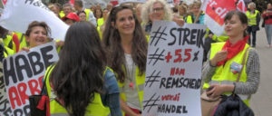 Beschäftigte im Handel demonstrieren mit ihrer Gewerkschaft ver.di, Mai 2015 in Essen. (Foto: Thomas Brenner)