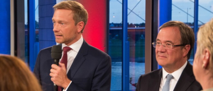 Koalitionspartner in NRW: Christian Lindner, FDP, und Armin Laschet, CDU (v.l.n.r.) (Foto: [url=https://commons.wikimedia.org/wiki/File:2017-05-14_NRW_Landtagswahl_by_Olaf_Kosinsky-263.jpg?uselang=de]Olaf Kosinsky[/url])