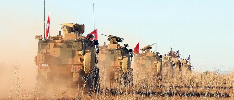 Türkische Truppen auf dem Vormarsch bei Manbidsch in Nordsyrien (Foto: U.S. Army Photo/SPC Arnada Jones)