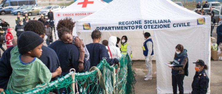 Die Ankunft von Flüchtlingen in Europa soll nach Wunsch der EU verhindert werden, im Mittelmeer gerettete Menschen sollen in Lagern zum Beispiel in Ägypten untergebracht werden. (Foto: Marcus Wiechmann/ Sea-Watch e. V.)