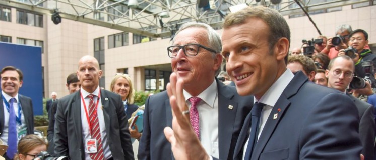 Emmanuel Macron (r.) mit Jean-Claude Juncker (Foto: European Union, Jennifer Jacquemart)