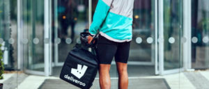 Trotz miserabler Arbeitsbedingungen sind Nebenjobs beim Kurierdienst für viele Studierende attraktiver als BAföG. (Foto: Deliveroo)