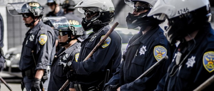 Polizei in San Franzisko während einer Demonstration der Bewegung „Black Lives Matter“ (Foto: Michele Ursino/CC BY-SA 2.0/www.flickr.com/photos/micurs/28203682615)