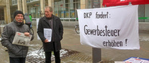 Infostand der DKP Heidenheim (Foto: Reinhard Püschel)