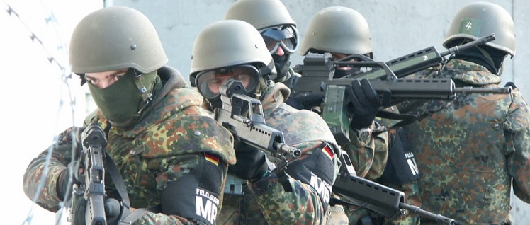 Feldjäger üben den Einsatz – die Unionsparteien arbeiten daran, dass die Bundeswehr auch gegen Terrorangschläge eingesetzt werden kann. (Foto: [url=https://de.wikipedia.org/wiki/Feldj%C3%A4gertruppe_(Bundeswehr)#/media/File:Zugriff.jpg]E.Heidtmann[/url])