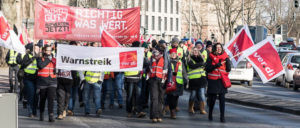 Kolleginnen und Kollegen des öffentlichen Dienstes beim Warnstreik in Göttingen am 1. März. (Foto: Klaus Peter Wittemann/r-mediabase.eu)