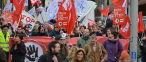 Im „emotionalen Kampagnenmodus“ gefangen: DKP bei der Demonstration gegen TTIP am 23. April in Hannover. (Foto: Lars Mörking)