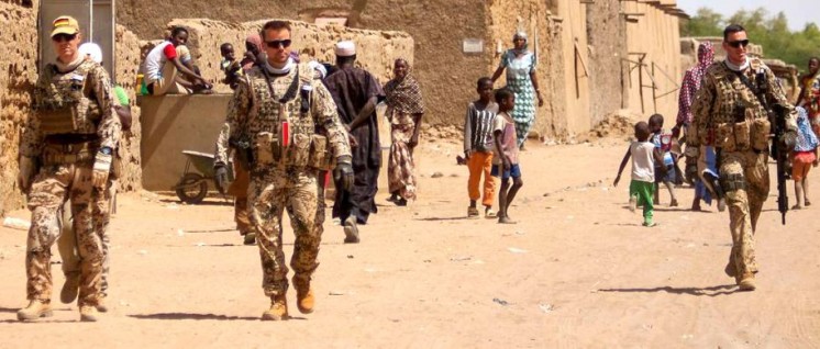 Soldaten der Bundeswehr patroullieren in Mali (Foto: Bundeswehr)