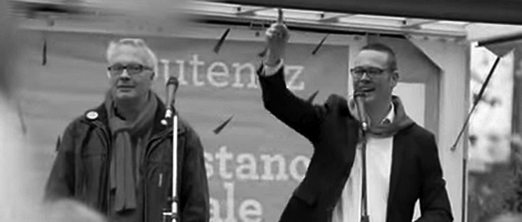 „Die Kollegen haben gesehen, dass wir an ihrer Seite stehen“: Peter Mertens (links) und Raoul Hedebouw bei einer Demonstration in Brüssel (Foto: PTB-PvdA/youtube.com)