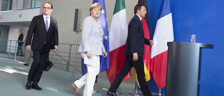 Renzi, Merkel und Hollande gehen von der Bühne. Hier nach einem gemeinsamen Treffen am 27. Juni 2016 unmittelbar nach der Entscheidung der Briten, die EU zu verlassen. (Foto: Palazzo Chigi)