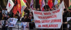 Protest in Deutschland: hier am 3. 11. in Essen vor dem türkischen Generalkonsulat (Foto: Olaf Matthes)