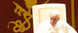 Franziskus kommt aus barocken Vatikan nicht heraus (Foto: [url=https://commons.wikimedia.org/wiki/File:Papst_Franziskus.JPG]Christoph Wagener{/url])
