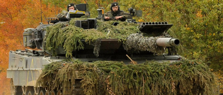 Auch bei PESCO dabei: Der Leopard 2 vom Münchner Rüstungskonzern Krauss-Maffei-Wegmann ist der meist verkaufte Kampfpanzer in der EU