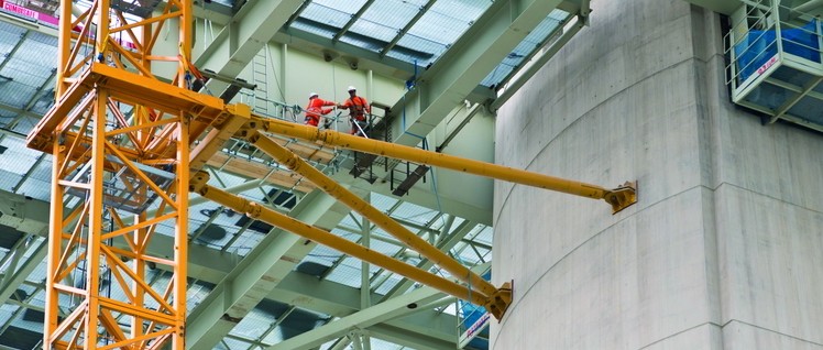 Hochtief-Baustelle: „ … Unsere kompetenten Mitarbeiter erzielen auf Basis dieser Werte den Erfolg von Hochtief. Darum messen wir der Personalarbeit in unseren Gesellschaften höchste Bedeutung bei.“ (Aus dem Hochtief-Internetprofil) (Foto: Christoph Schroll/Hochtief)