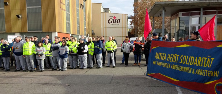 Kundgebung vor dem Caro-Werk am 29. November (Foto: Christa Hourani)