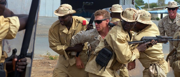 Gut vorbereitet: Burkinische Soldaten werden von US-Militärpolizisten in „Riot Management“ ausgebildet. (Foto: US Army Africa/flickr.com/(CC BY 2.0))