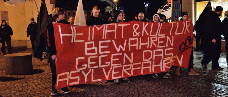 „Die Rechte“ gegen Asylsuchende – 10. 01. 2015 in Bautzen. (Foto: Caruso Pinguin/flickr.com/CC BY-NC 2.0)