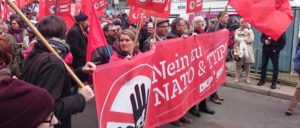 DKP und SDAJ demonstrierten am 23. April in Hannover gemeinsam gegen die Freihandelsabkommen TTIP und CETA (Foto: Lars Mörking)