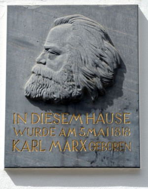 Plakette am Geburtshaus von Karl Marx in Trier