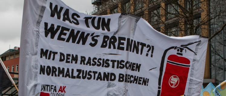 Demonstration gegen einen Anschlag am 2.1.2016 in Köln Mühlheim auf die Wohnung einer ausländischen Familie. (Foto: redpicture/Reiner Engels)