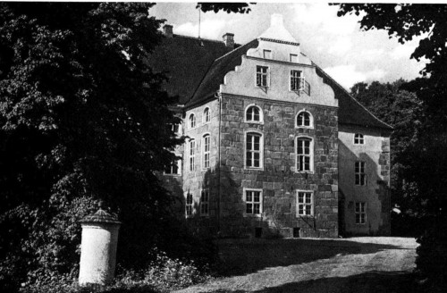 Die Burg Trechow war der Wohnsitz Hennecke von Plessens bis 1945. Die Aufnahme entstand etwa im Jahr 1900.