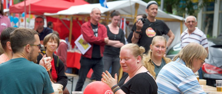 Sommer, Sonne, Sozialismus gab es einen Tag lang in Berlin. (Foto: Gabriele Senft)