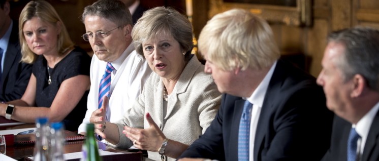 Die britische Premierministerin Theresa May und ihre verrückten Freunde (Foto: MOD Crown Copyright 2016 ©)