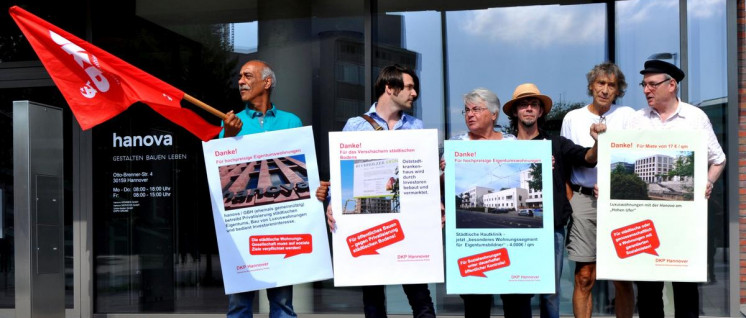 Aktion der DKP Hannover am 18. August für den Bau kommunaler Wohnungen (Foto: DKP Hannover)